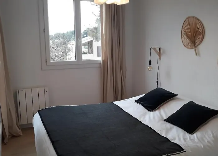 T2 Standing Vue Apartment