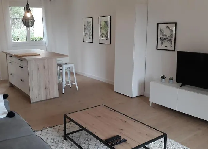 T2 Standing Vue Apartment