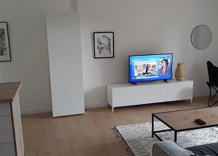T2 Standing Vue Apartment